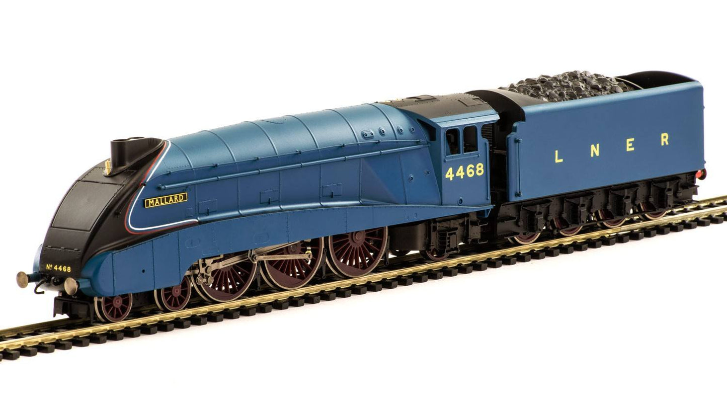 Hornby R3395TTS RailRoad LNER, A4 Class, 4-6-2, 4468 ‘Mallard’ Steam Locomotive - Era 3