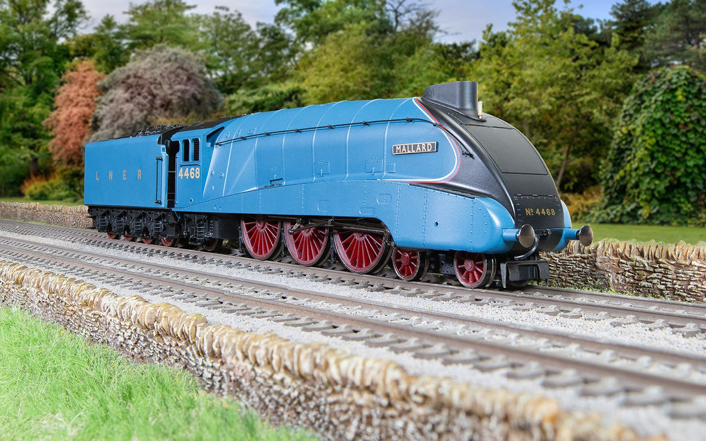 Hornby R3395TTS RailRoad LNER, A4 Class, 4-6-2, 4468 ‘Mallard’ Steam Locomotive - Era 3