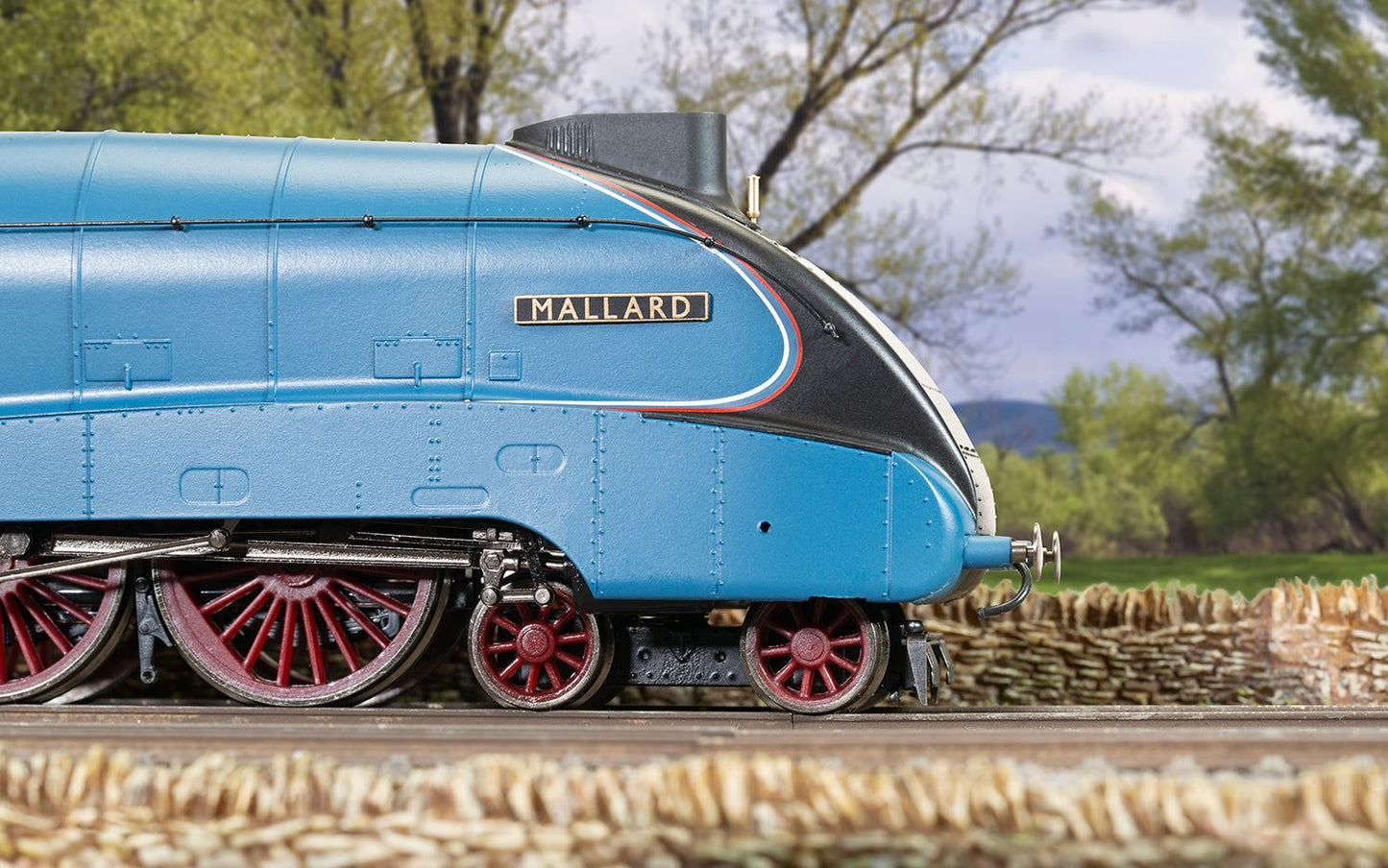 Hornby R3395TTS RailRoad LNER, A4 Class, 4-6-2, 4468 ‘Mallard’ Steam Locomotive - Era 3